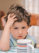 父母解決寶寶不愛(ài)吃飯的四個(gè)竅門(mén)